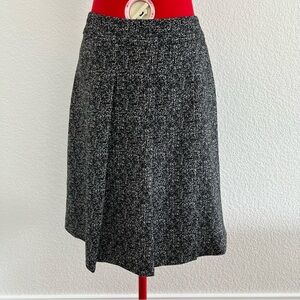The Limited Black and White A-Line Knee-Length Skirt Size 2
